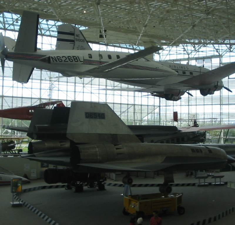  - Twin-engine aircraft