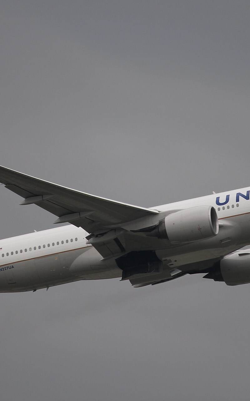 N227UA - Twin-engine aircraft