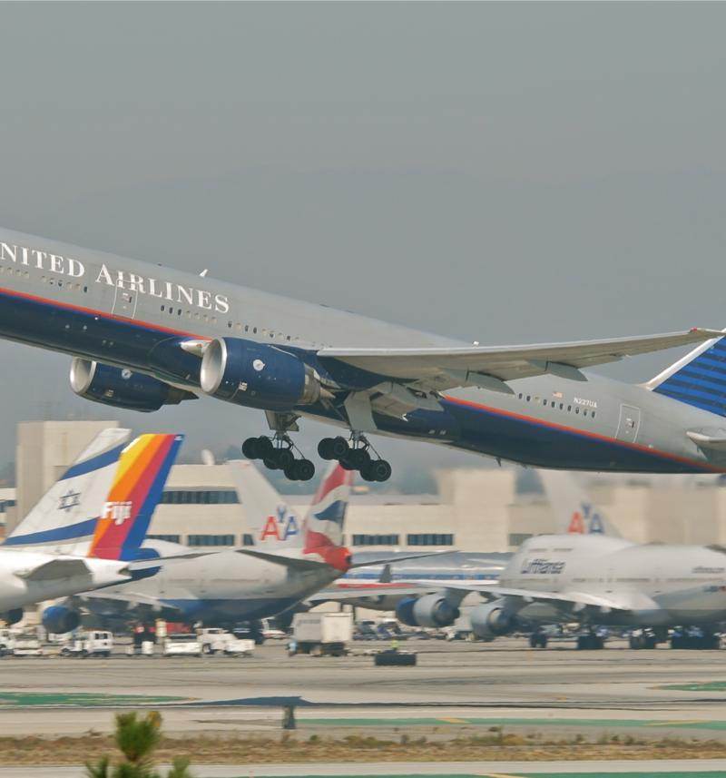 N227UA - Twin-engine aircraft