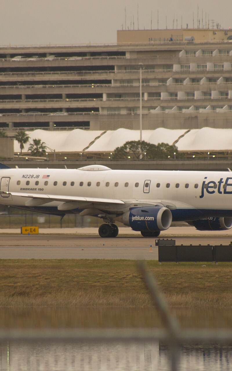 N228JB - Embraer