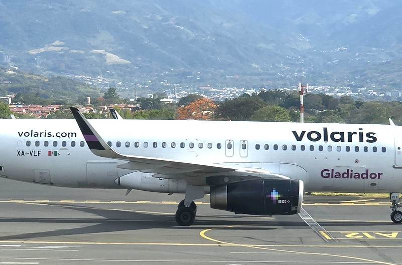 XA-VLF - Twin-engine aircraft