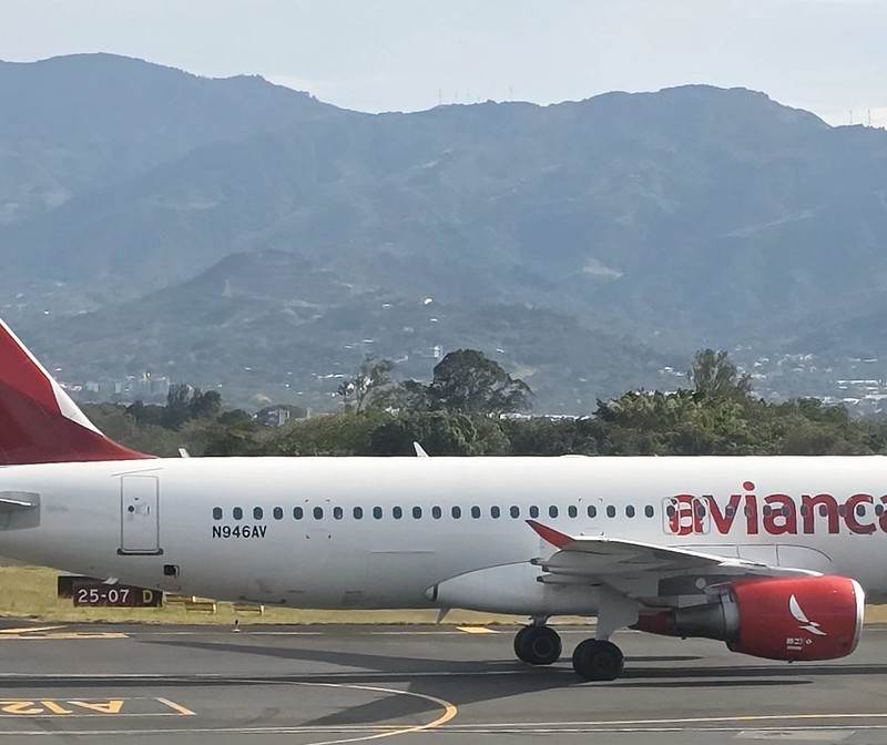 N946AV - Airbus