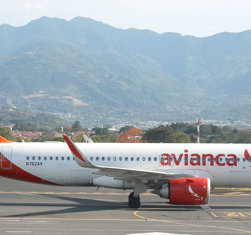 N762AV - Airbus