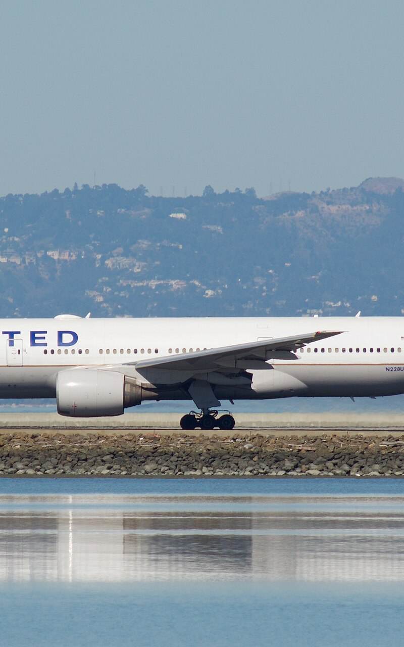 N228UA - Boeing