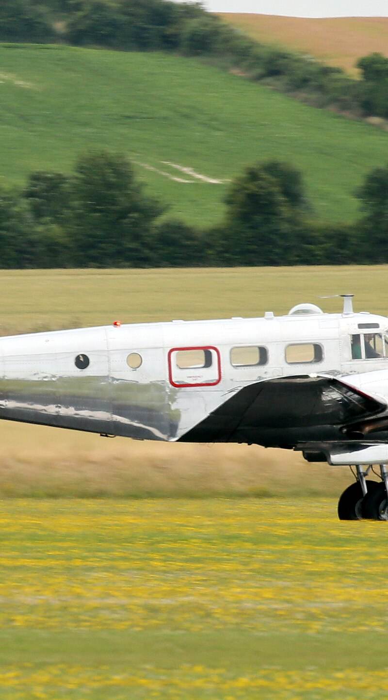 N21FS - Beechcraft