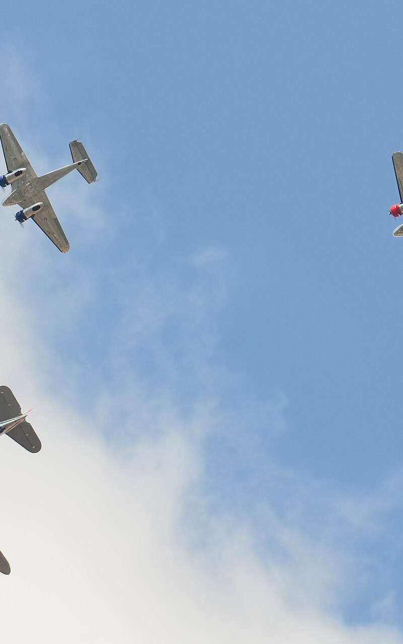 N21FS - Twin-engine aircraft