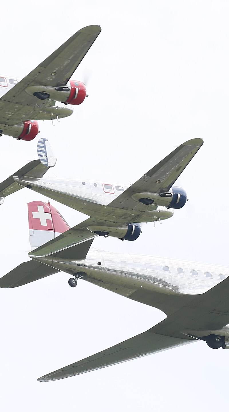 N21FS - Twin-engine aircraft