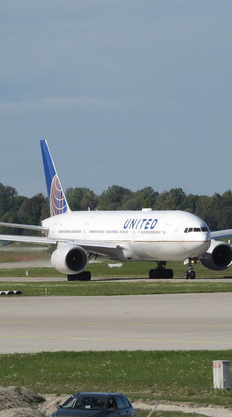 N229UA - Twin-engine aircraft