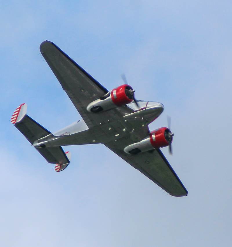 N21FS - Twin-engine aircraft