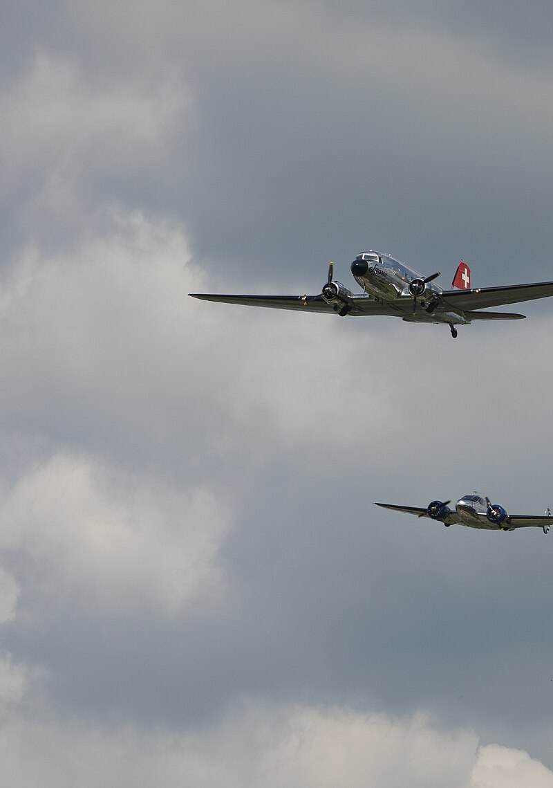N21FS - Twin-engine aircraft