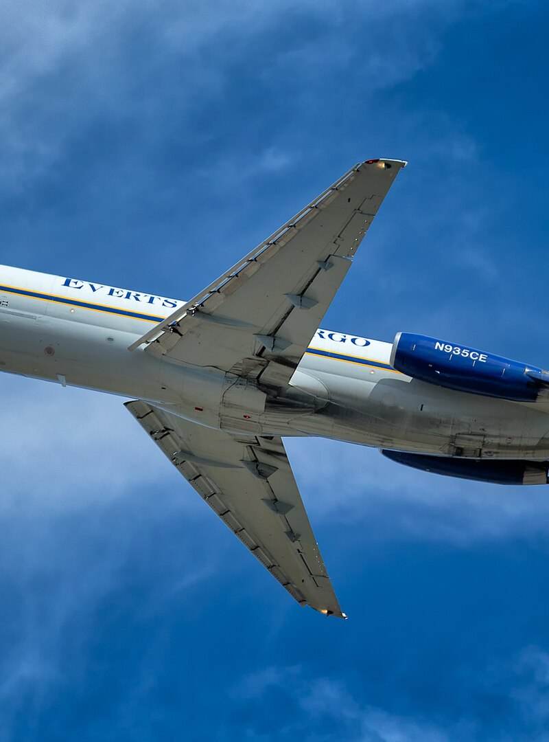 N935CE - Douglas
