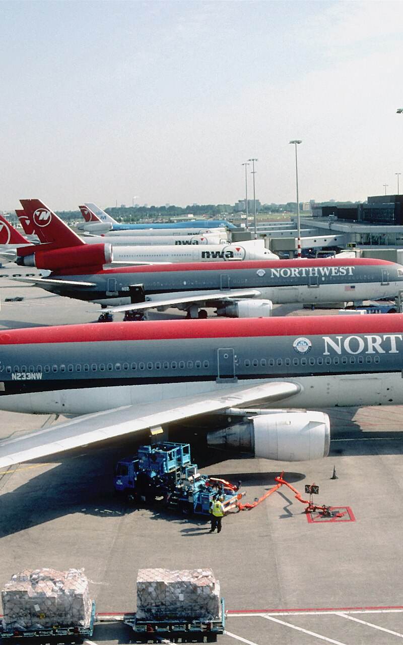 N233NW - Douglas