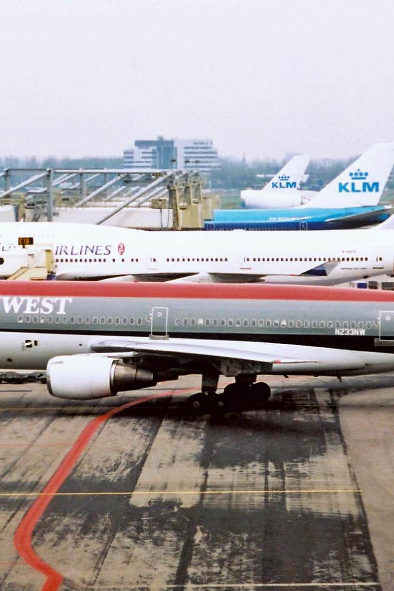 N233NW - Douglas