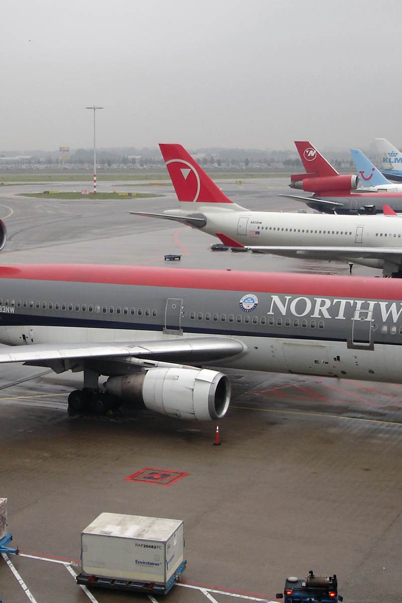 N233NW - Douglas
