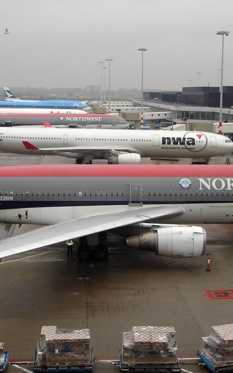 N233NW - Douglas