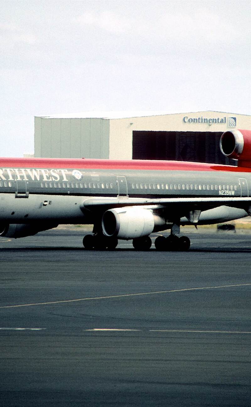 N235NW - Douglas