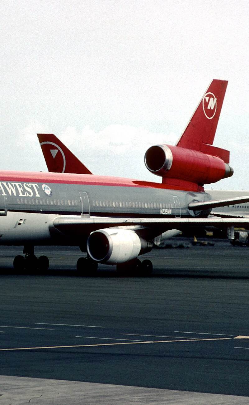 N235NW - Douglas