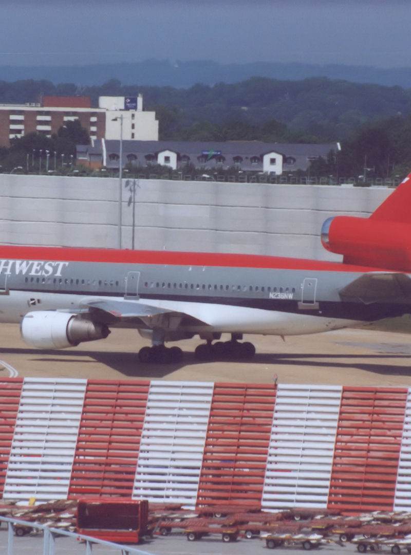 N236NW - Douglas