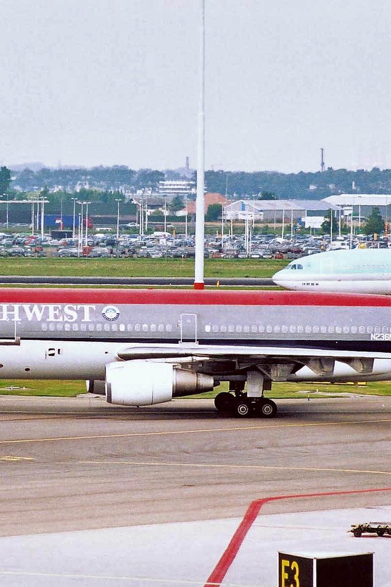N236NW - Douglas