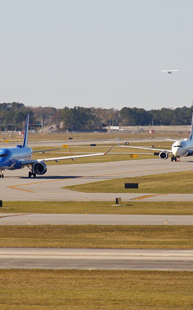 N237BZ - Twin-engine aircraft