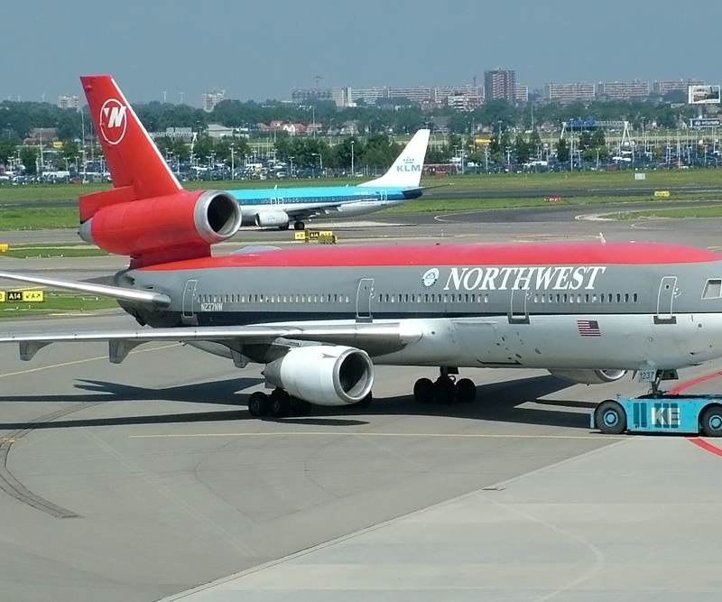 N237NW - Douglas