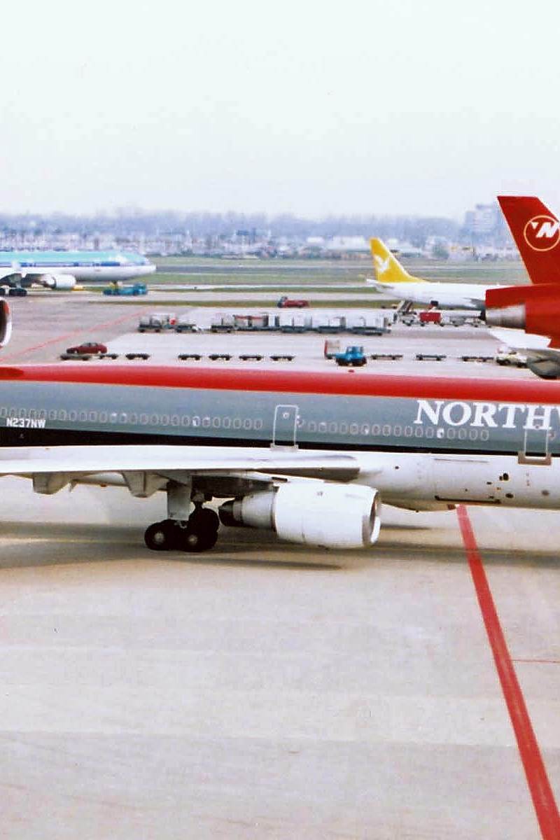 N237NW - Douglas