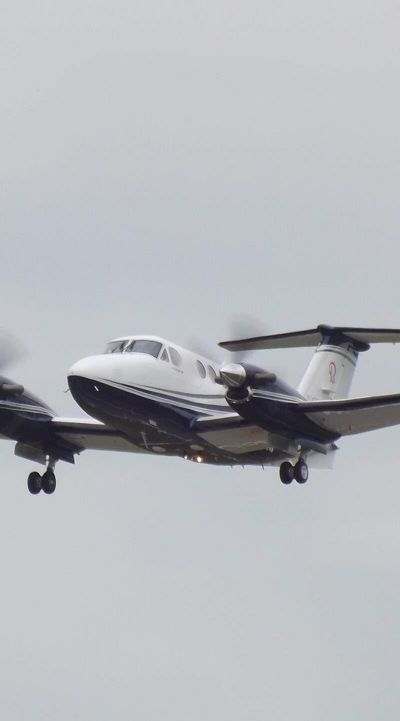 N239KF - Twin-engine aircraft