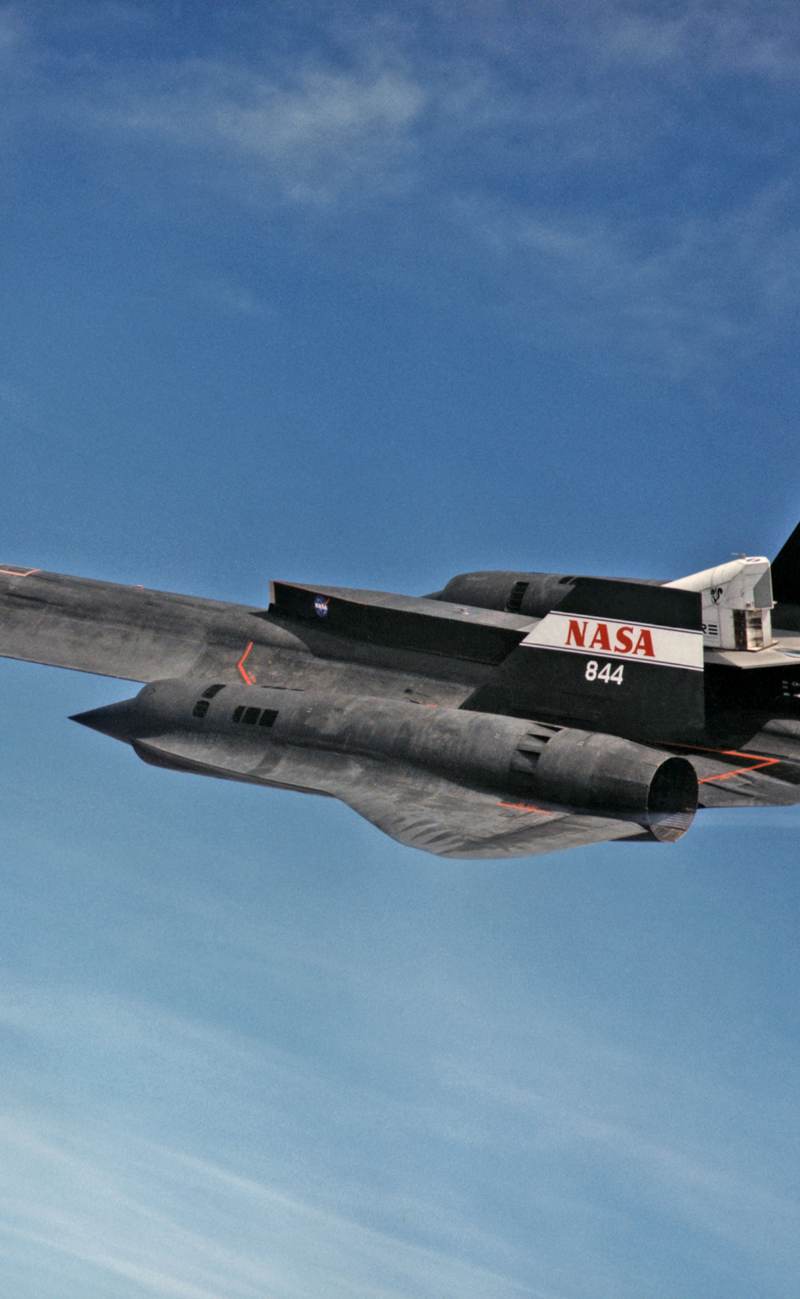 - Twin-engine aircraft