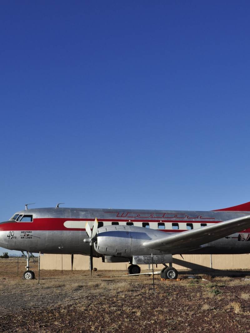 N240HH - Twin-engine aircraft