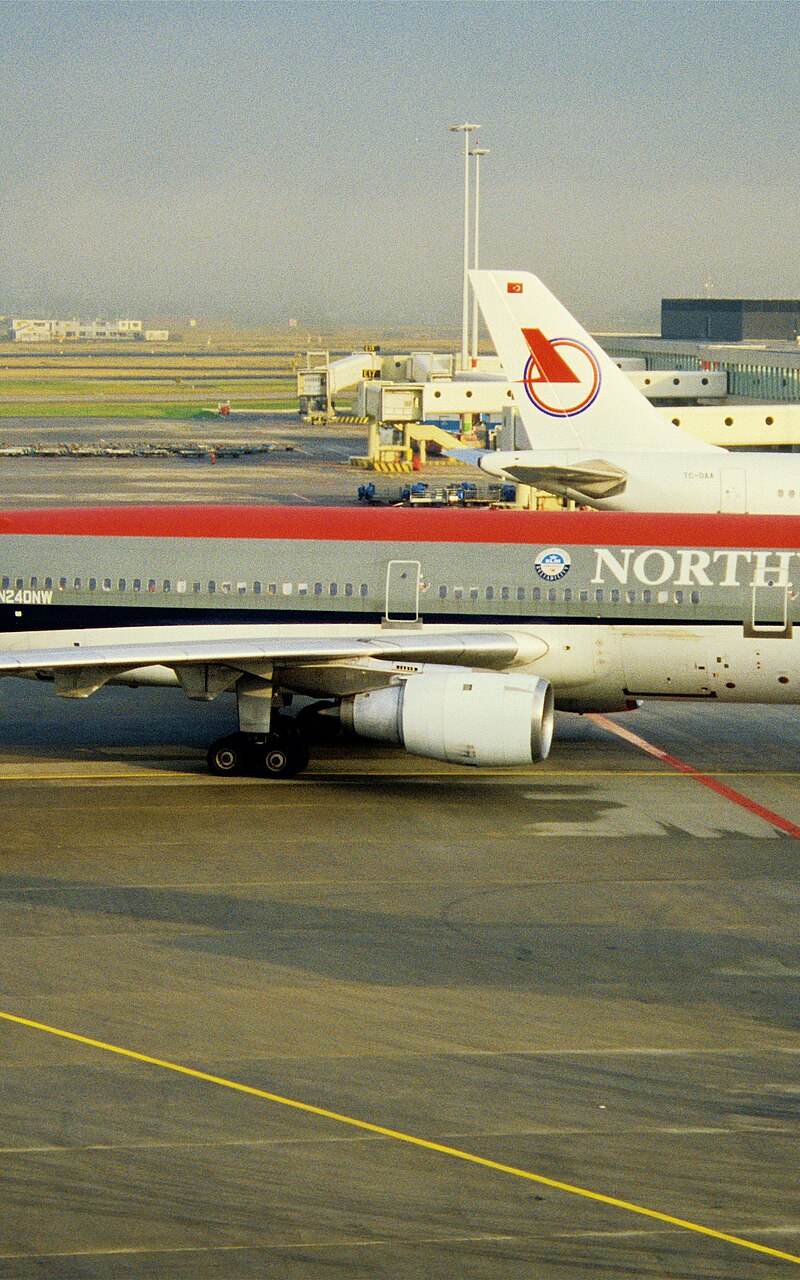 N240NW - Douglas