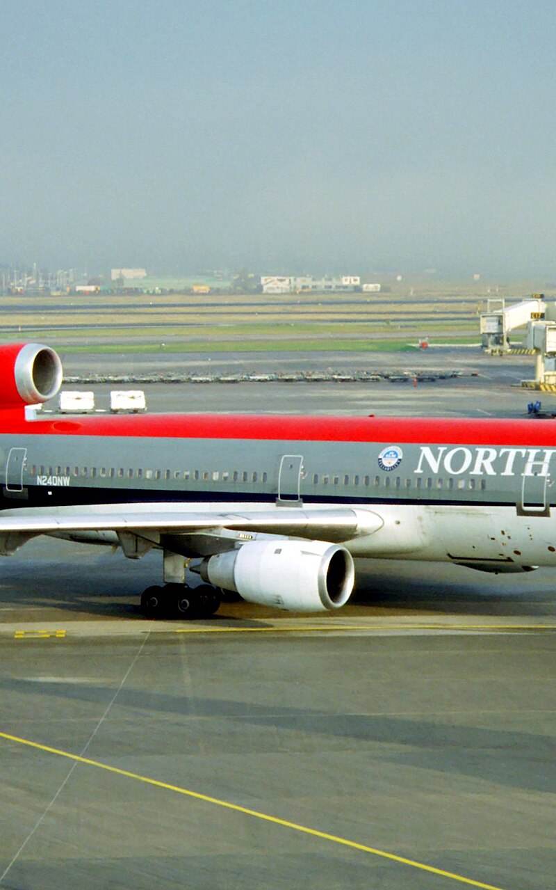 N240NW - Douglas