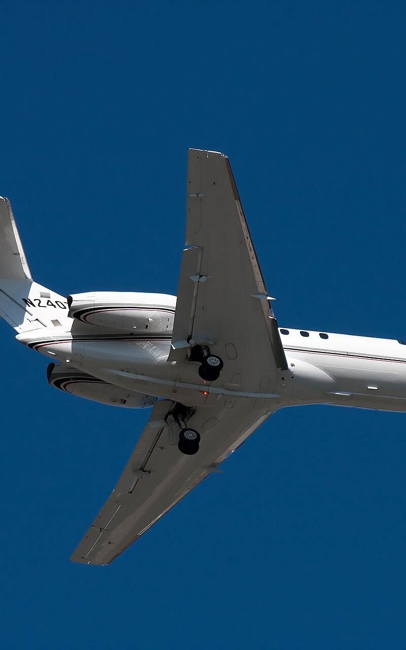 N240Z - Business jet