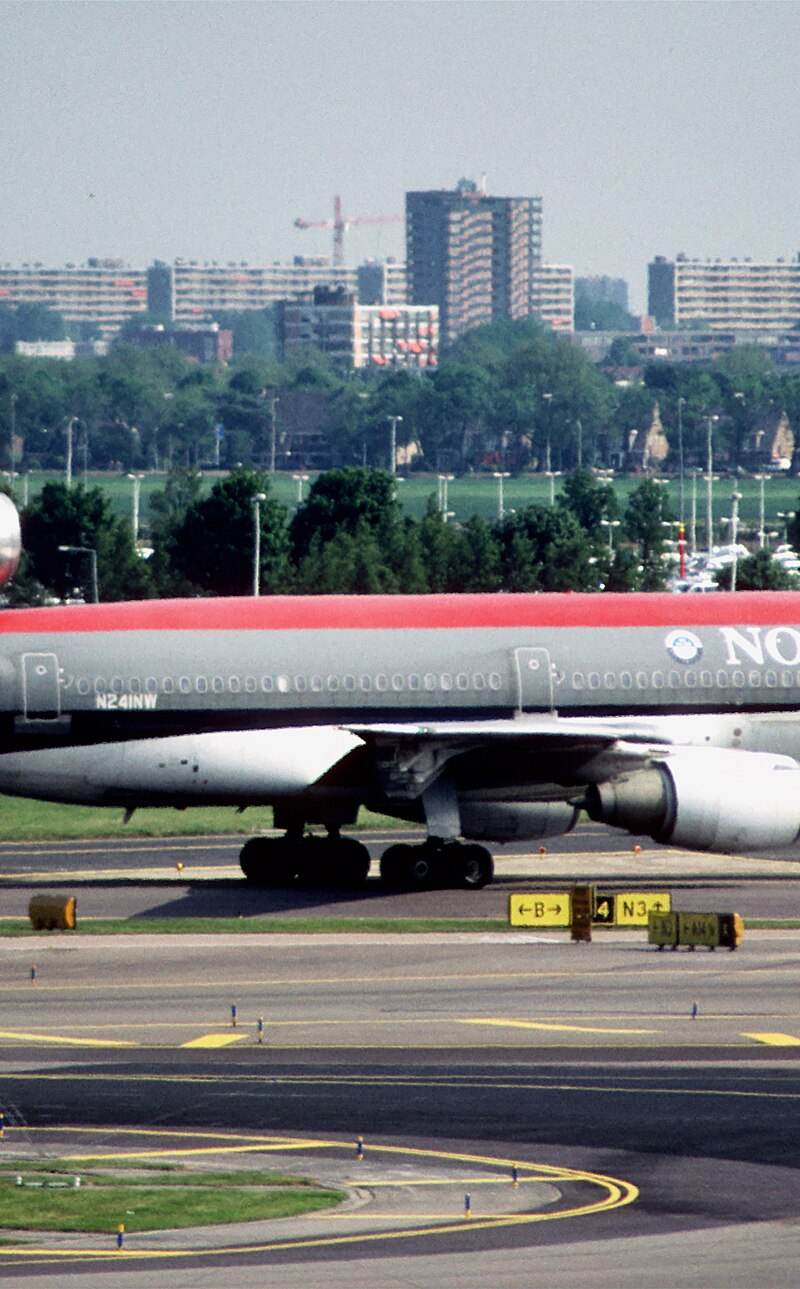 N241NW - Douglas