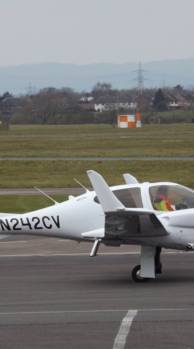 N242CV - Twin-engine aircraft
