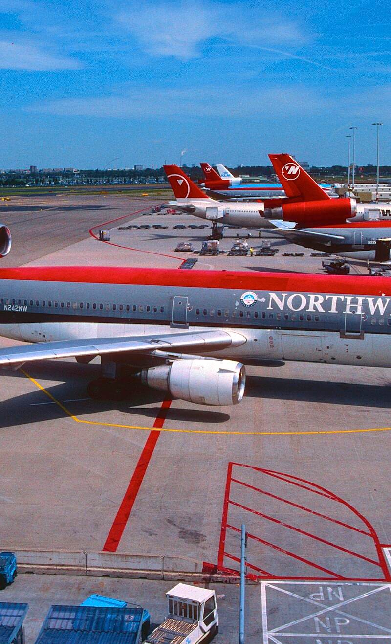 N242NW - Douglas