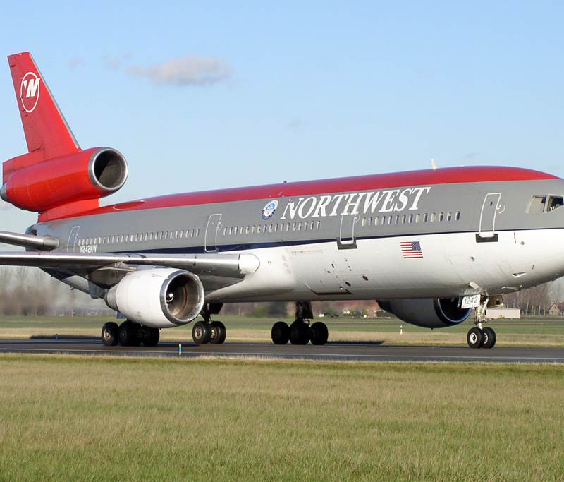N242NW - Douglas