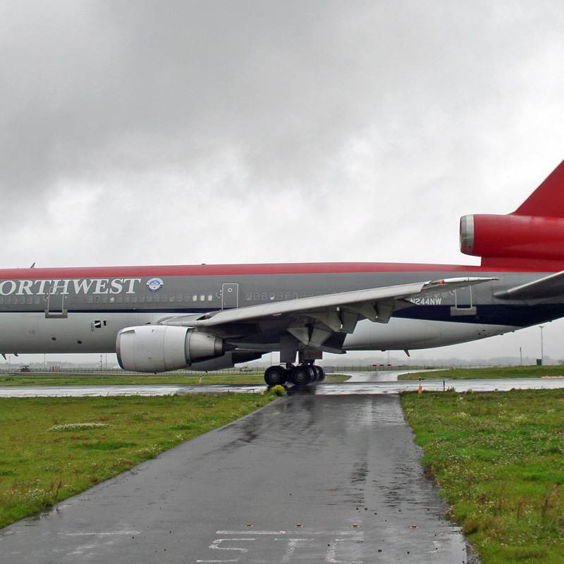 N244NW - Douglas