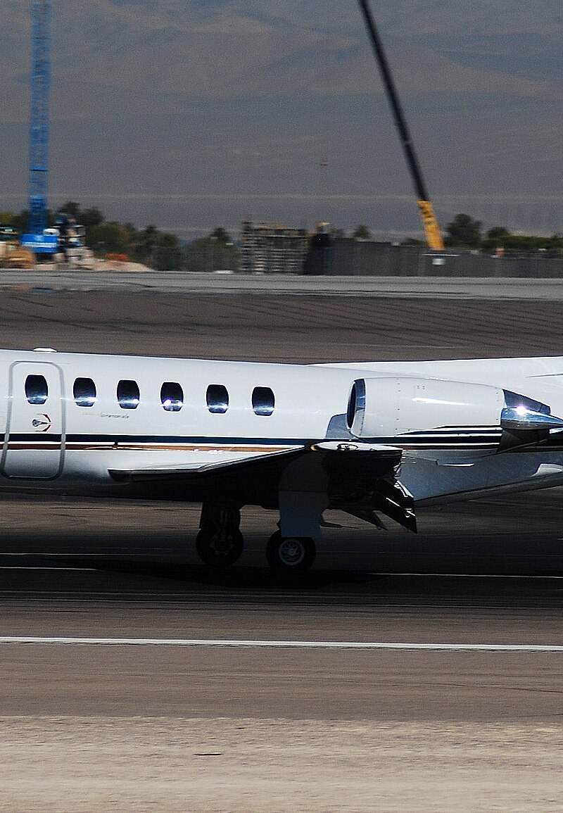 N22UL - Business jet