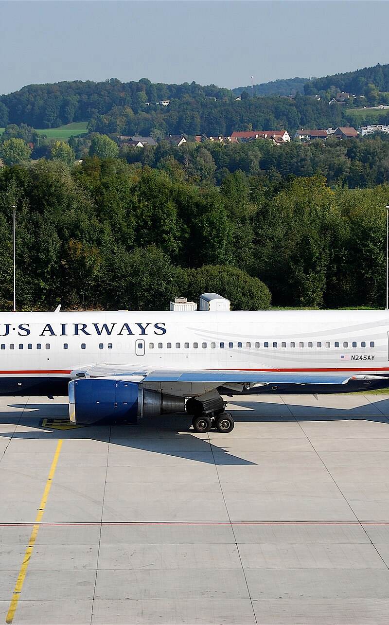 N245AY - Twin-engine aircraft