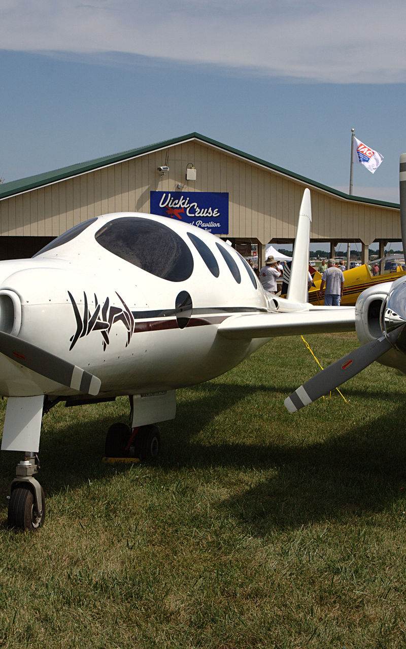 N24BT - Twin-engine aircraft