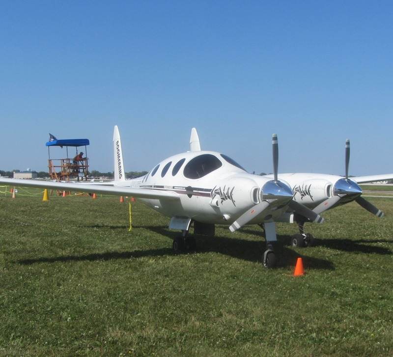 N24BT - Twin-engine aircraft