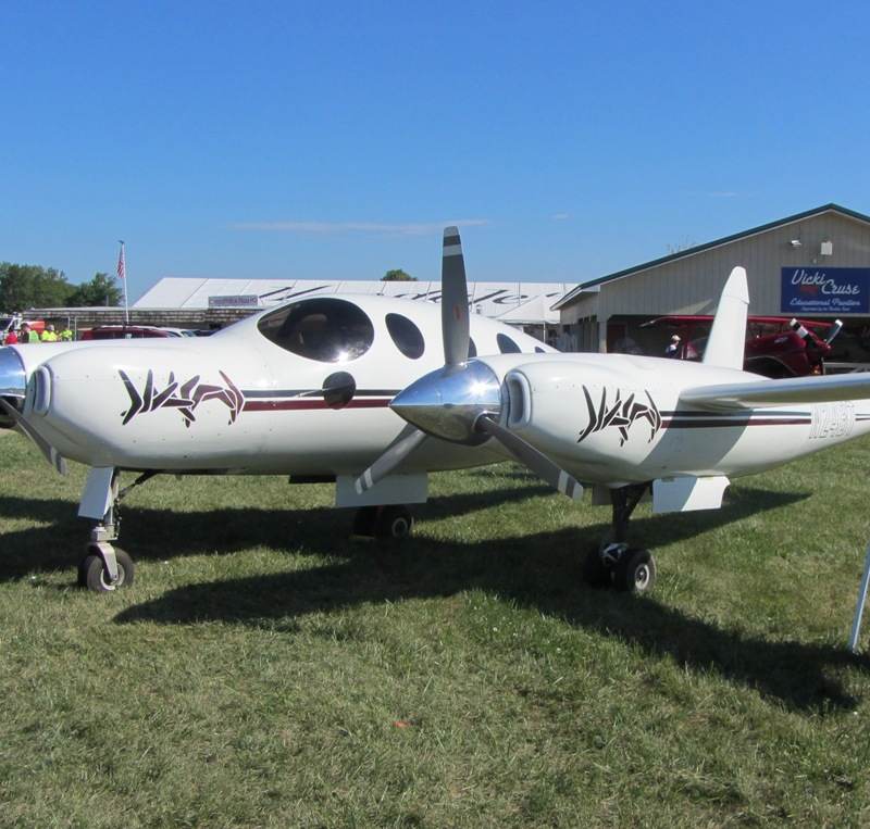 N24BT - Twin-engine aircraft