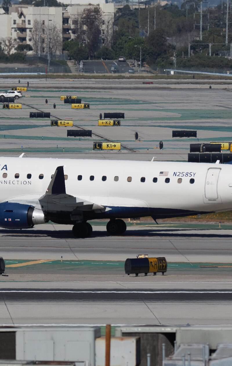 N258SY - Embraer