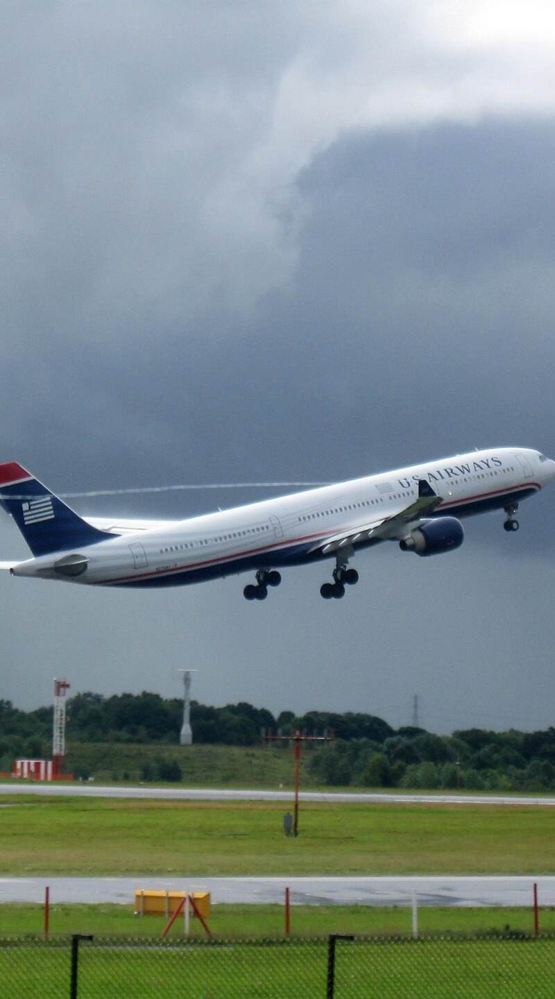 N270AY - Twin-engine aircraft