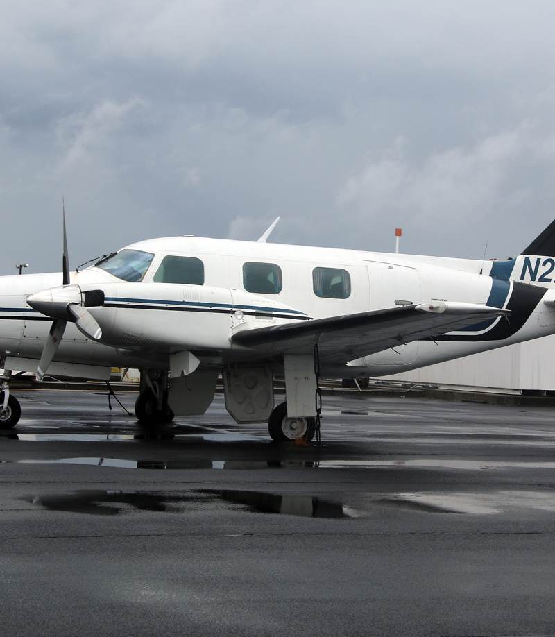 N279CT - Twin-engine aircraft