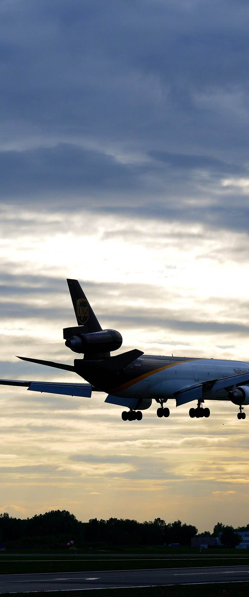 N279UP - Douglas