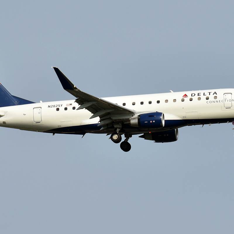 N282SY - Embraer
