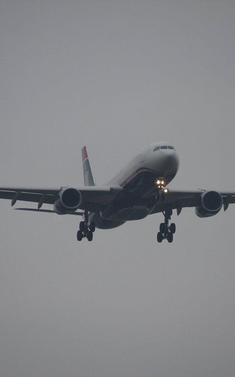 N285AY - Twin-engine aircraft