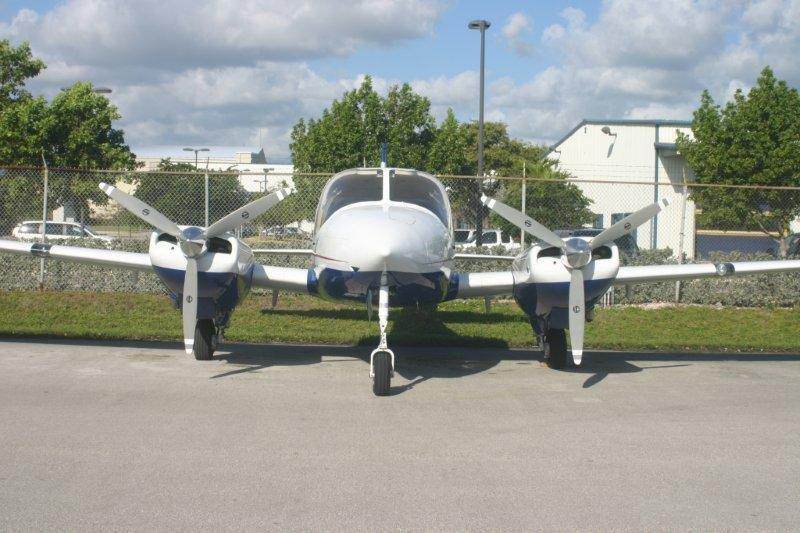 N26GW - Twin-engine aircraft