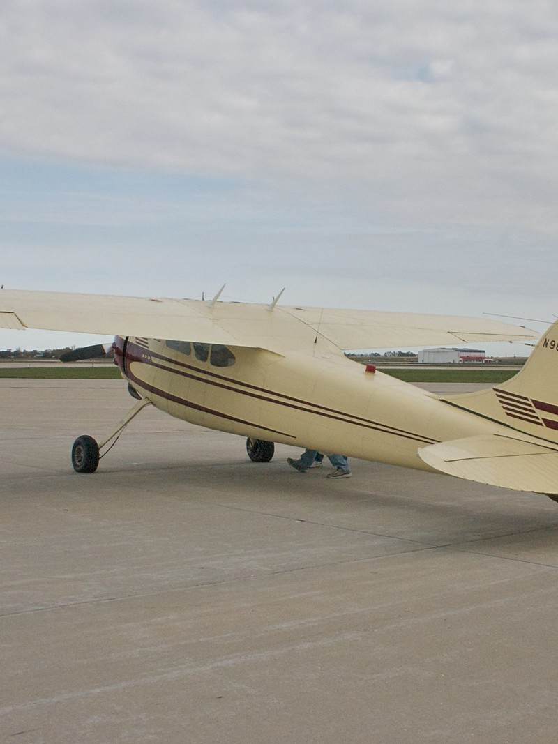N9872A - Single-engine aircraft